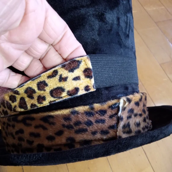 Witch doctor Voodoo top hat leopard print skull bones and feather details - Picture 8 of 11